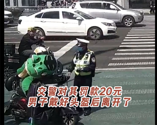 网红“卖崽青蛙”被抓?官方回应:在兜售玩具 对行人环境是干扰