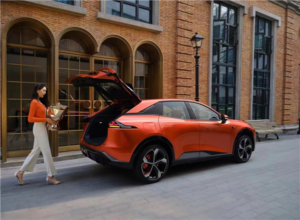 年轻人第一辆后驱SUV 长安深蓝S7下线:16.99万元起