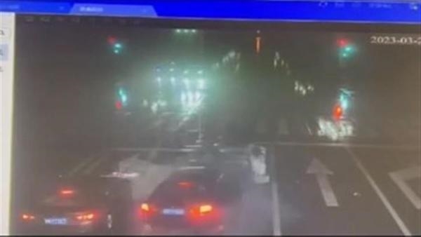 宝马狂奔追尾等红灯奥迪致伤亡 知情人发声:奥迪车主及同伴遇难