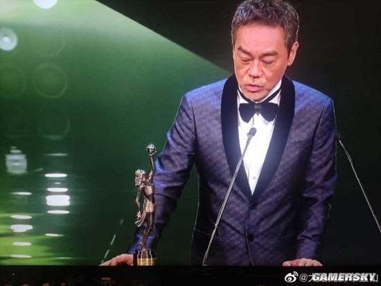 郑秀文拿金像奖影后唱《我等到花儿也谢了》:刘青云第三次获金像奖影帝