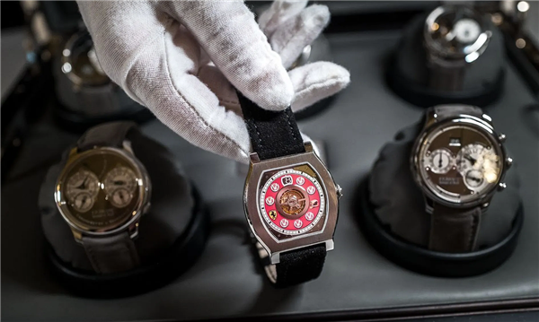 F1传奇车手舒马赫腕表被拍卖：2块拍出将近1500万