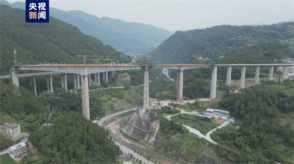 基建狂魔新作！渝昆高铁川渝段最长桥梁连续梁顺利合龙