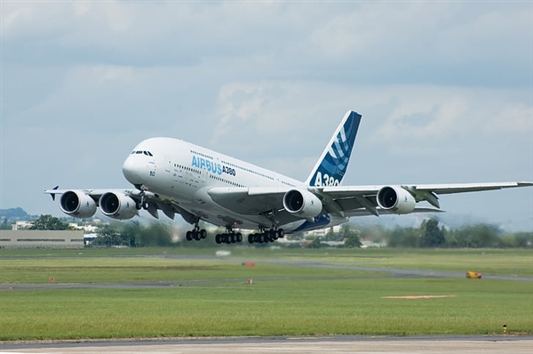 地沟油变航空燃料！全球首飞：阿联酋航空A380客机试飞成功