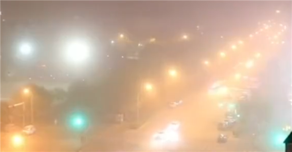 全国18省份都有扬沙浮尘天气!沙尘暴趁夜入京:口罩挡不住行人吃土