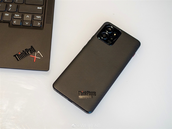 联想ThinkPhone真机亮相：经典ThinkPad涂装抢眼