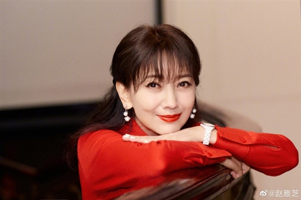 69岁!赵雅芝晒新写真 气质优雅梦回白娘子:网友感慨这谁顶得住
