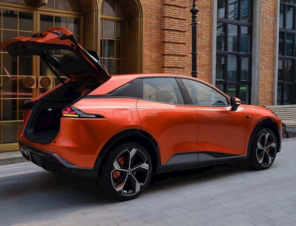 长安深蓝全新中型SUV S7亮相:仪表盘“消失”