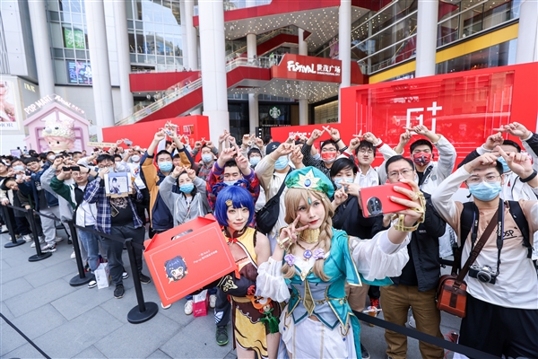 3699元 一加Ace 2原神定制礼盒下周首销:预售时被抢光 线下人山人海