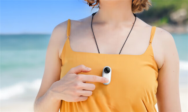 影石Insta360 GO 3拇指相机发布：首次配备翻转显示屏