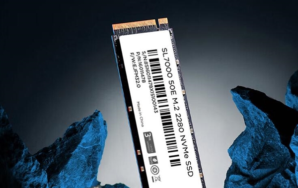 1499元起 联想推出PCIe 5.0固态硬盘SL7000 