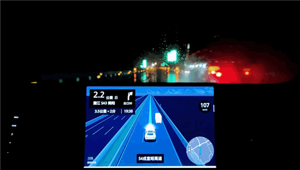 高德、阿里云发布全新车路协同方案 夜间开车像开了上帝视角