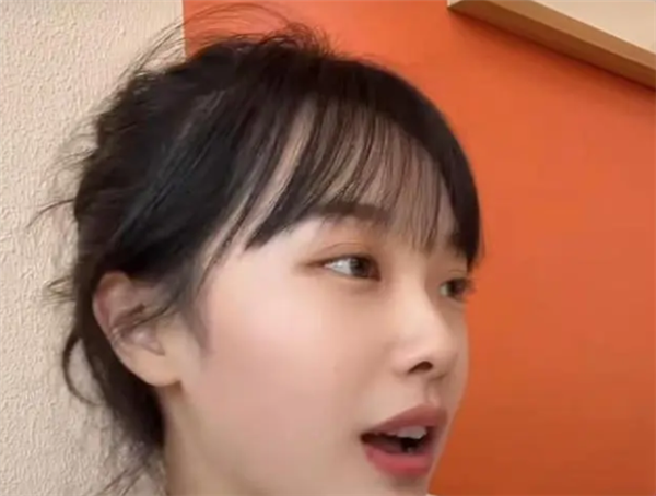 因“挖呀挖”爆火美女老师身陷6大传闻:职业网红?一场直播打赏200多万?