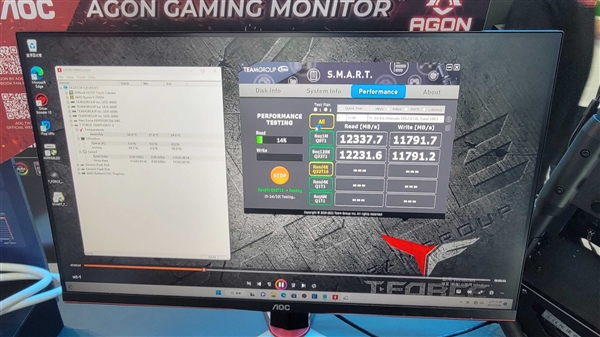 PCIe 5.0 SSD居然用上水冷!温度不可思议、性能依然残血