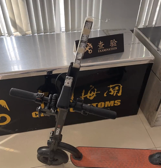 你买过大船货吗?男子电动滑板车藏84个SSD入境被海关查获