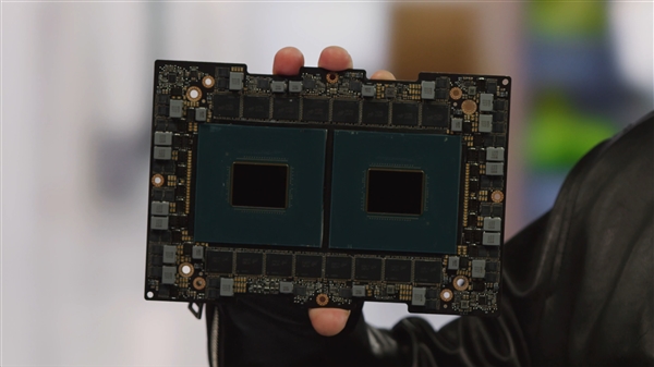 黄仁勋亲手拿出超级CPU+GPU!发布一年了 还是个PPT