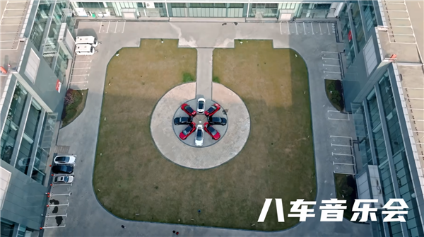 8辆特斯拉Model Y同步外放:3D环绕音乐震撼