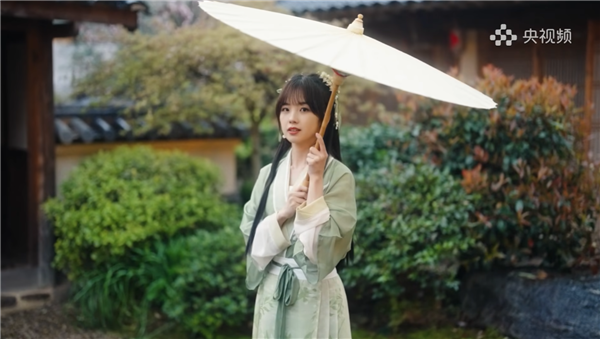 央视美女记者王冰冰时隔10月首更视频:古装美如画中仙