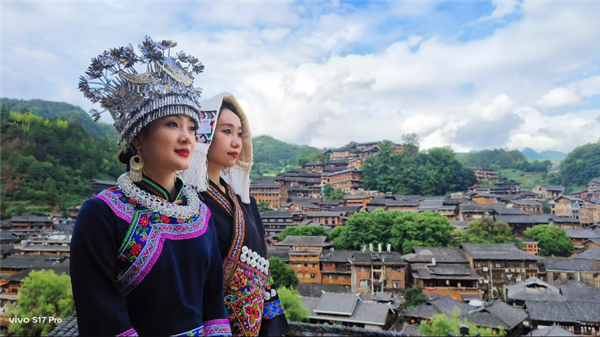 UP主用手机拍摄还原第四套人民币人物造型 有那味了