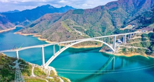 跨径超600米！世界最大跨度拱桥建成通车：位于广西
