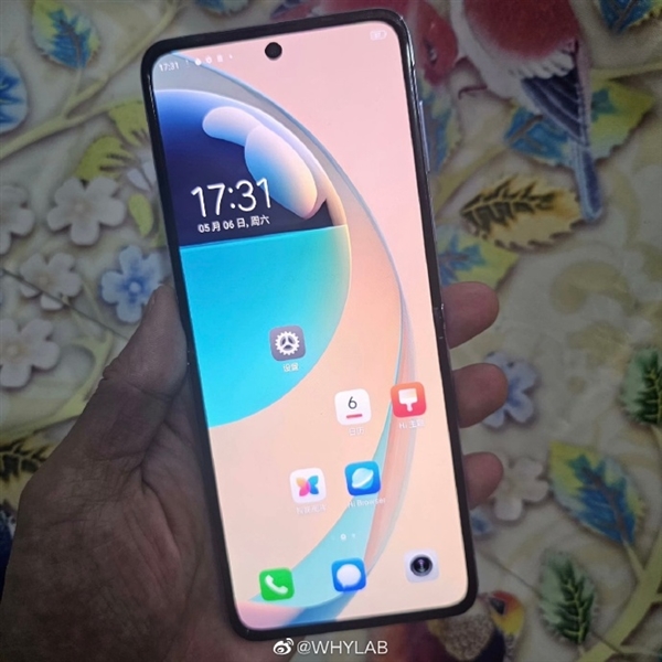 撞脸vivo X90!传音小折叠手机曝光:圆形外屏、支持激光对焦