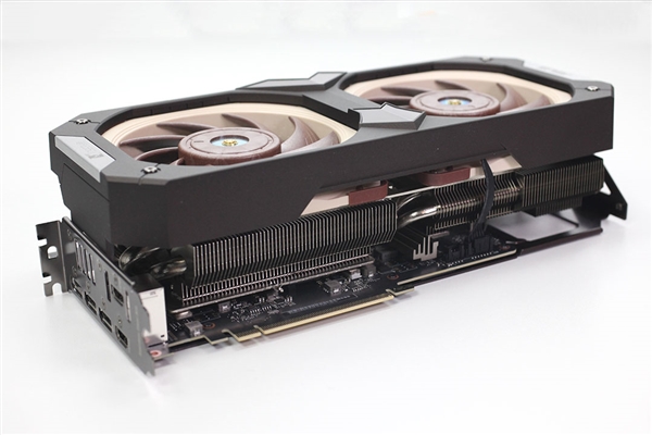 4.3槽庞然巨物!华硕猫头鹰版RTX 4080来了:噪音/温度喜人