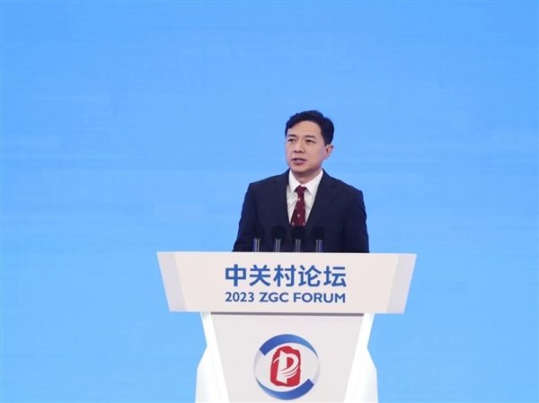 AI会取代人类吗?李彦宏:机器变不成人 也没必要
