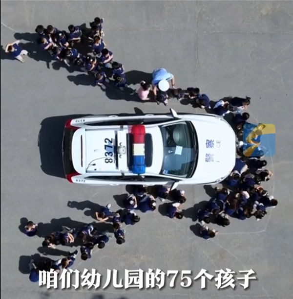 交警实测SUV盲区能藏75个孩子!行人一定要对自己负责