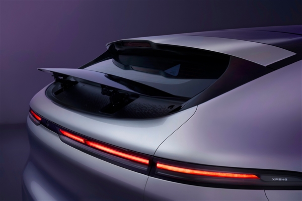 对标特斯拉Model Y 小鹏G6再放送 博主:兴奋起来吧、竟然有电动尾翼