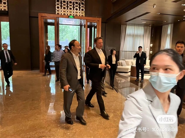 宁德时代最大客户!特斯拉CEO马斯克抵达北京 曾毓群接待