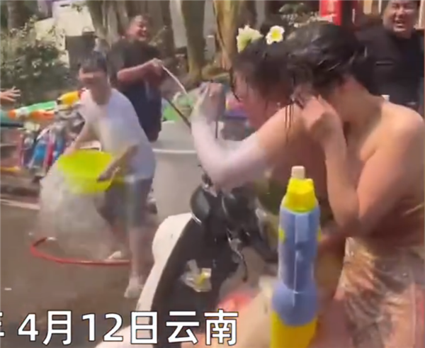 泼水节变味?女生颜值越高被泼越狠:网友喊话虽是祝福也请适量
