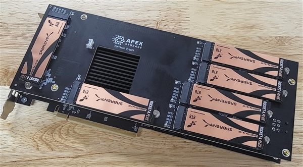 超级SSD 21合一组成168TB!价格直奔20万元