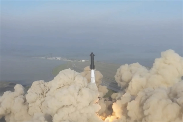 SpaceX星舰升空爆炸发射失败 马斯克庆祝:当地居民苦不堪言“太可怕”