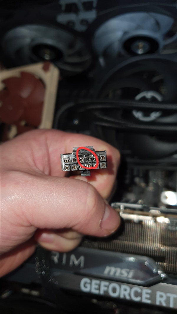 RTX 4090离奇烧毁：16针接口两端都烧了！甚至没有满功耗