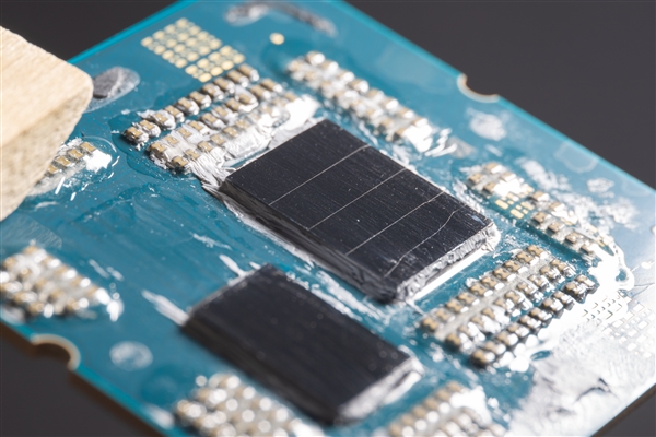 锐龙7 7800X3D开盖“果奔”:60秒后 惨烈一幕出现