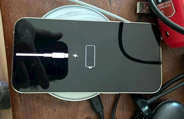 “超强版”IP68防水!一iPhone掉进水中一年 捞出后仍可使用