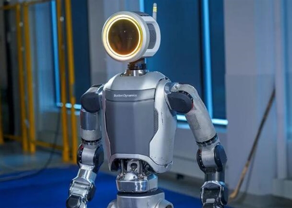 波士顿动力推出全电动Atlas机器人：更加灵巧敏捷