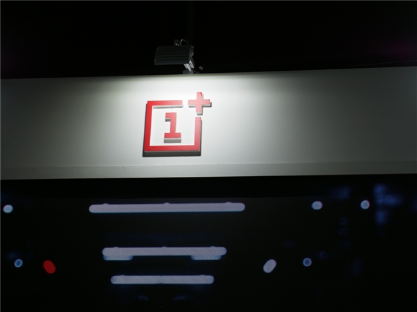 一加折叠屏手机来了：已申请OnePlus V Fold/Flip商标