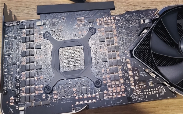 RTX 4090悄悄升级了!成本更低 能降价吗?