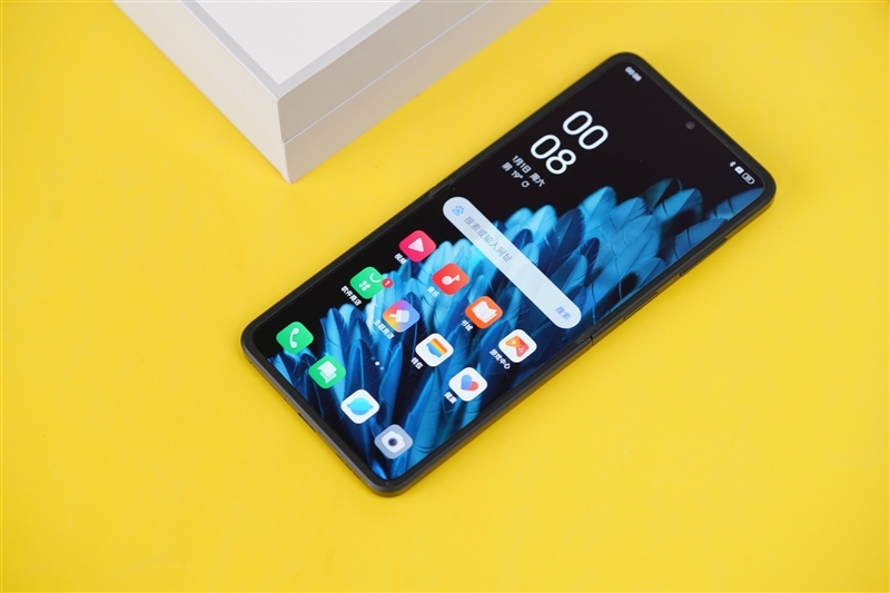 OPPO首款竖向折叠屏Find N2 Flip评测：电池不再是遗憾 媲美传统直板